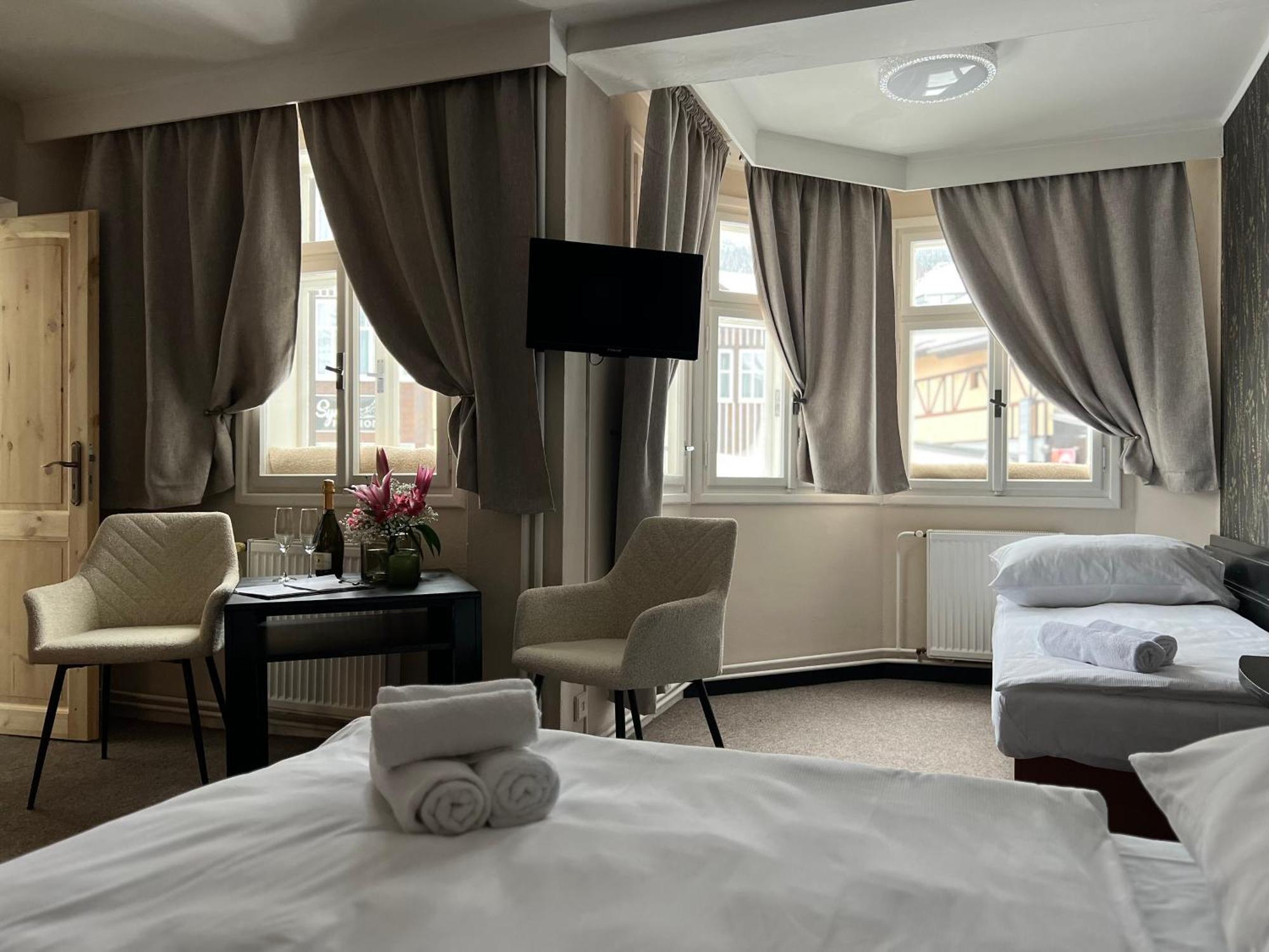 Hotel Lomnice Spindleruv Mlyn Bagian luar foto